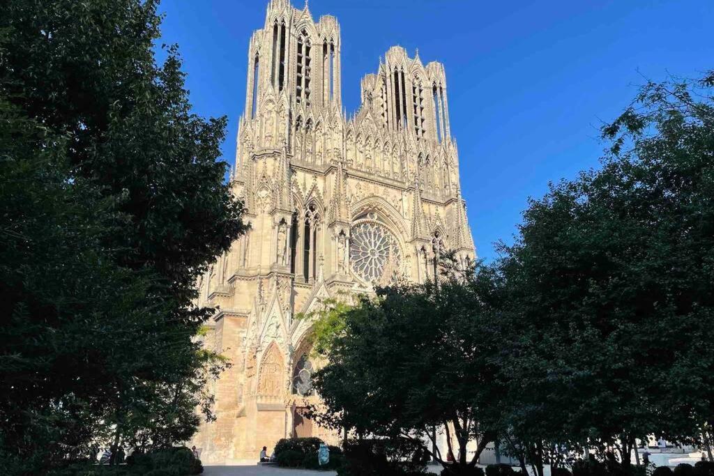 Superbe Loft 100M2 Proche Cathedrale Avec Parking Apartamento Reims Exterior foto