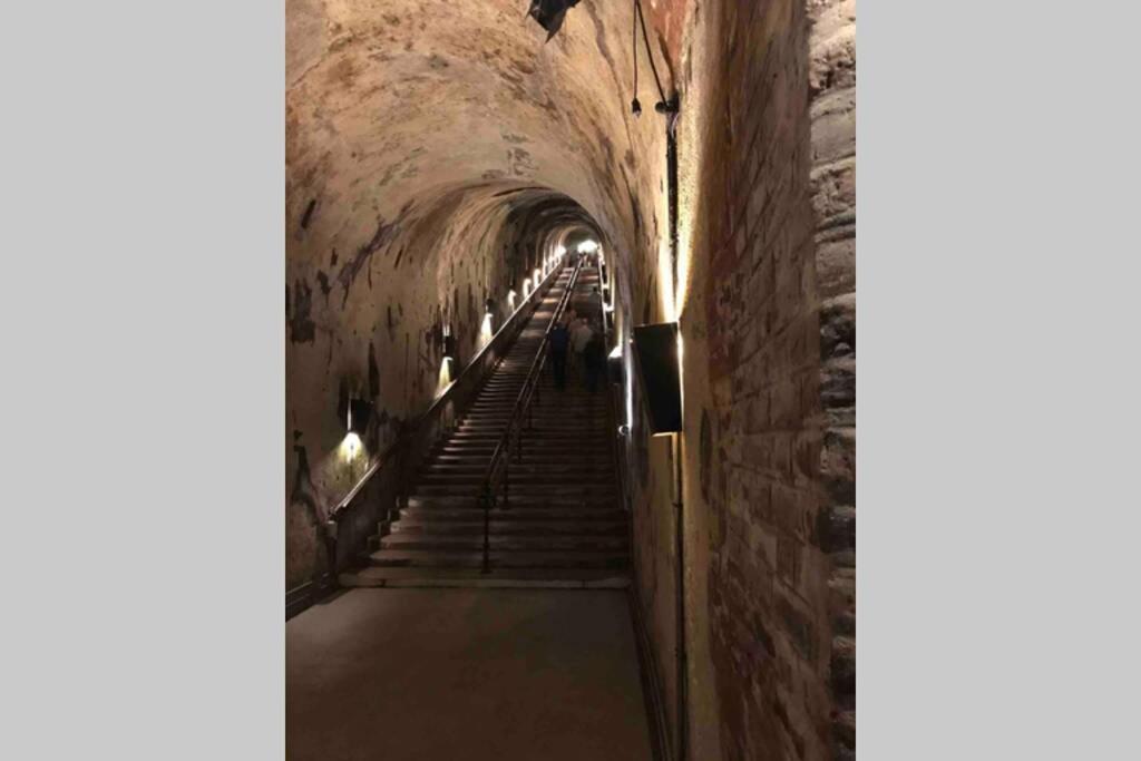 Superbe Loft 100M2 Proche Cathedrale Avec Parking Apartamento Reims Exterior foto